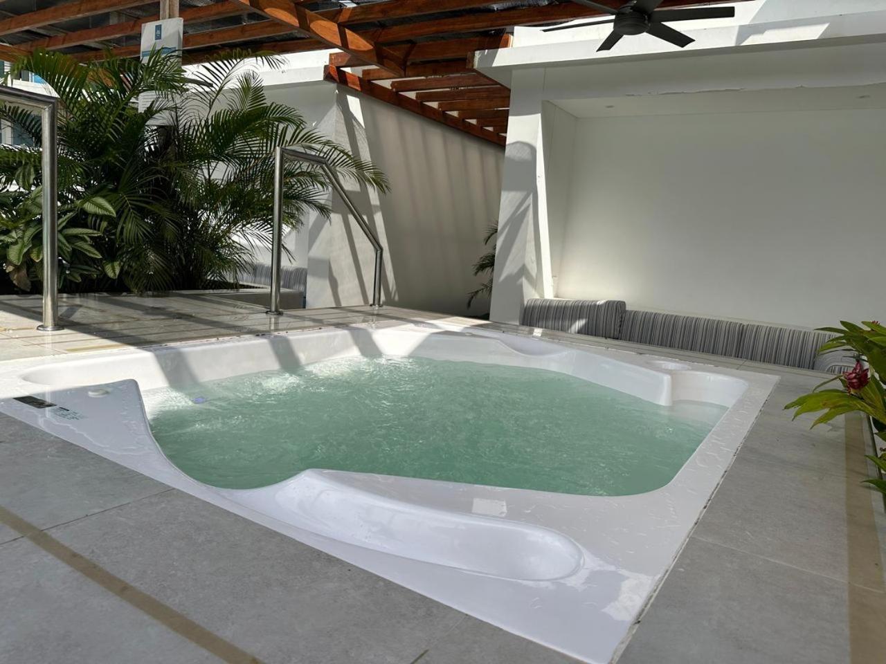 Baia Kristal Penthouse Playa Artificial Mas Grande De Colombia